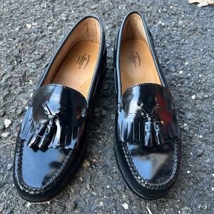 Classic Sleek Men’s G.H. Bass & Co. Black Patent Shiny Tassel Loafers Weejuns